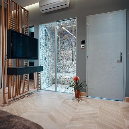Monza Mirror Apartment Kikinda Bagian luar foto