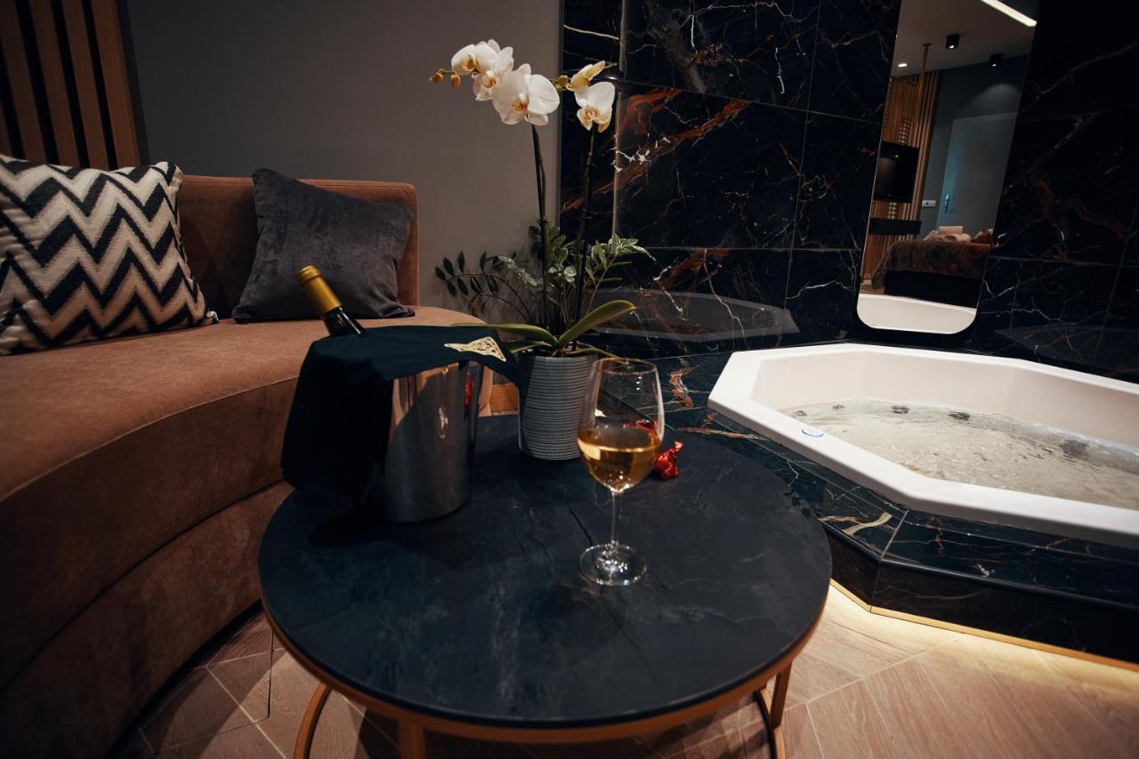 Monza Mirror Apartment Kikinda Bagian luar foto